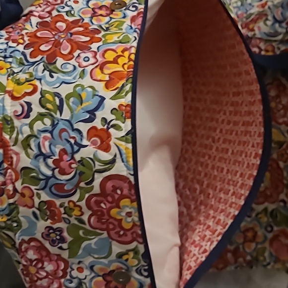 Unused Vera Bradley quilted floral garment bag - Picture 7 of 7